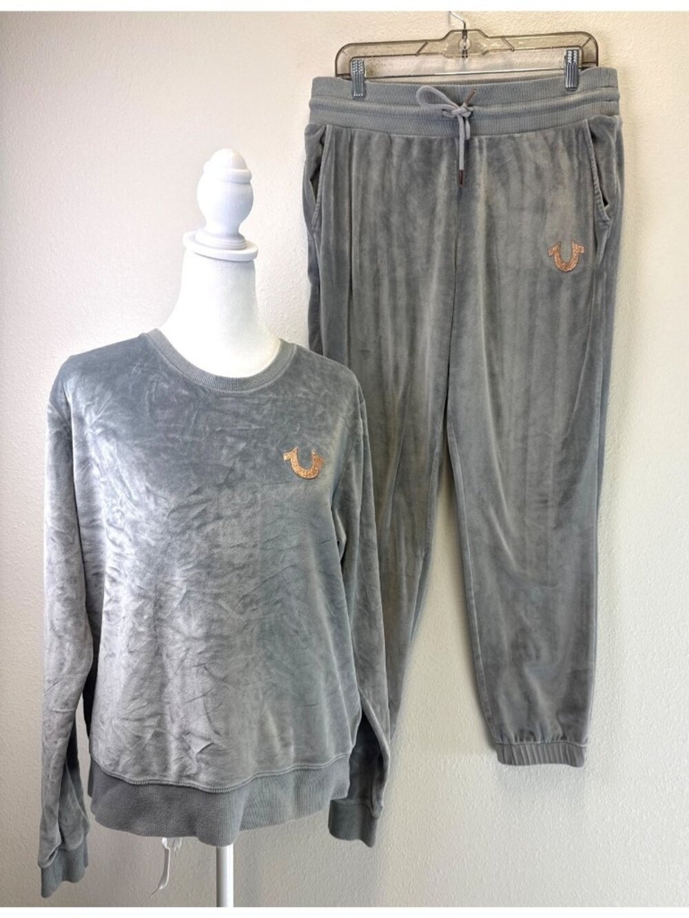 True Religion Womens Velour Lounge Set Sweatshirt & Joggers Gray Women Large